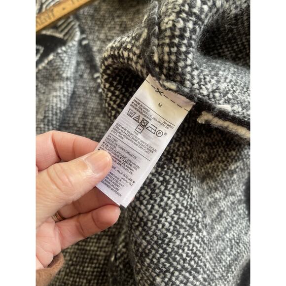 Old Navy Cozy Cardigan Aztec Western Southwestern Cozy Oversized Sweater M - Picture 6 of 6